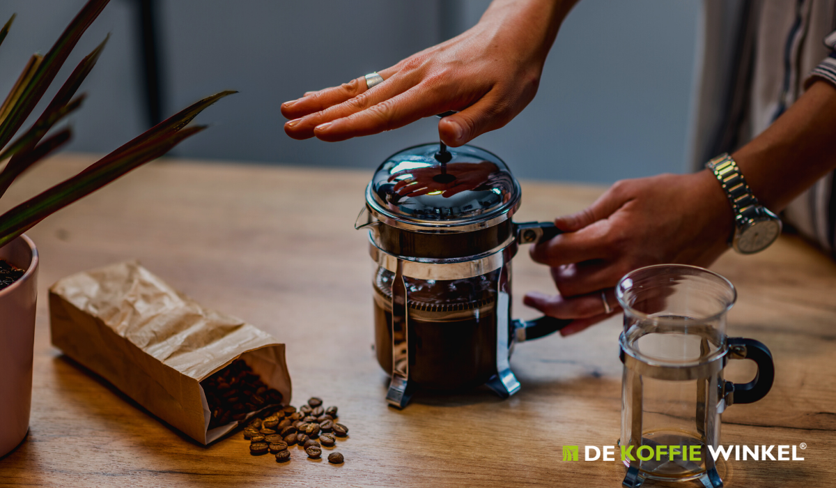 Aannemer Vertrek naar presentatie French press koffie zetten, hoe werkt dit? - DE KOFFIE WINKEL